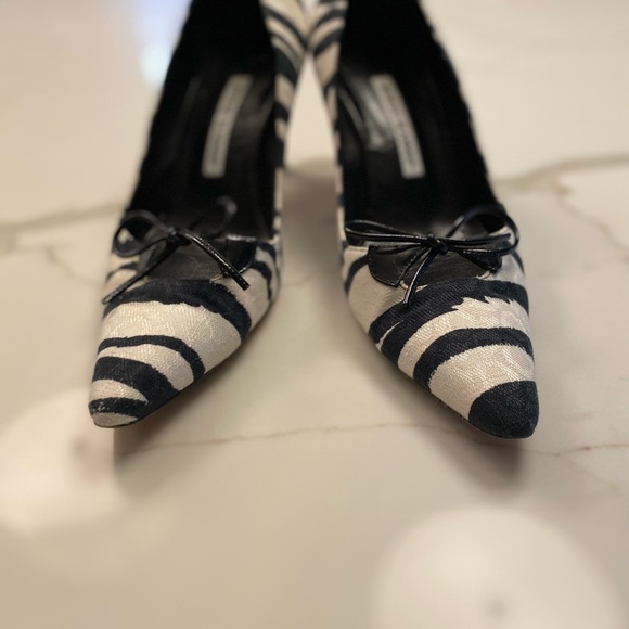 Manolo Blahnik Animal Print Medium Height Heels - Picture 4 of 6